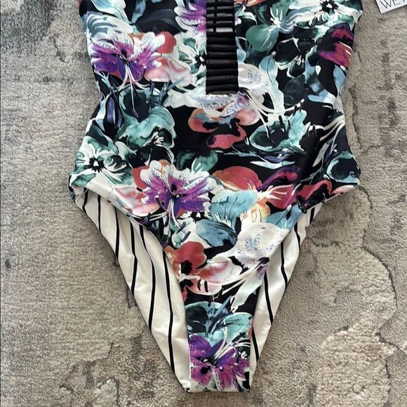 Reversible Black and Purple One Piece Swimwear - Picture 4 of 10